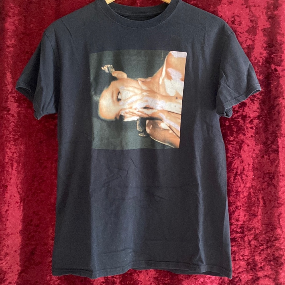 Ariana Grande black graphic tee size M